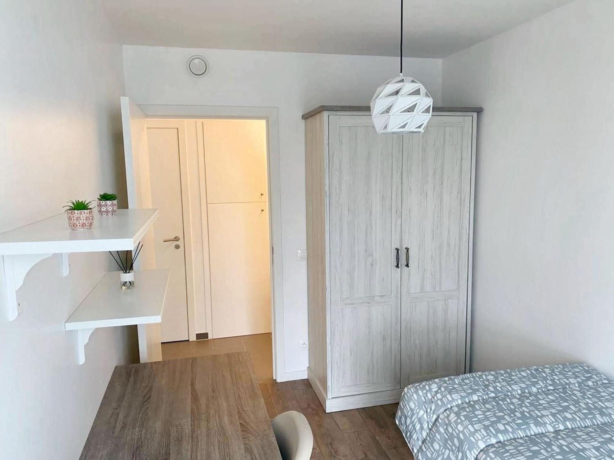 Appartement Modern In Cureghem Anderlecht 134 M² + Terrace Brussel